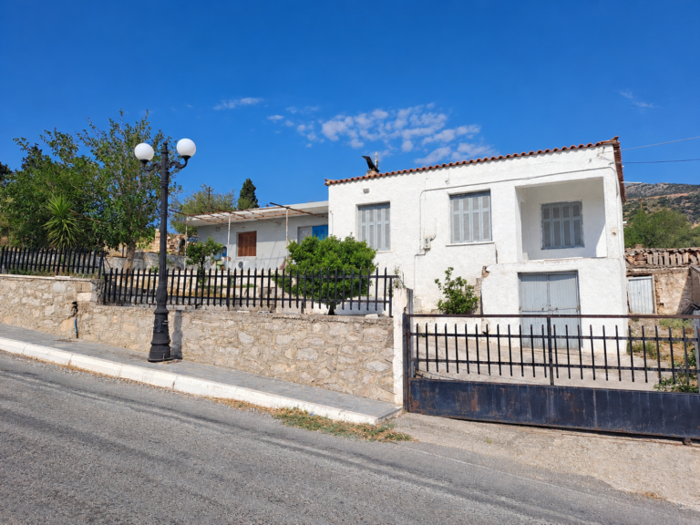 Πωλείται κατοικία με 3 δωμάτια και οικόπεδο 1.000 τ.μ. στα Χώστια Θηβών!